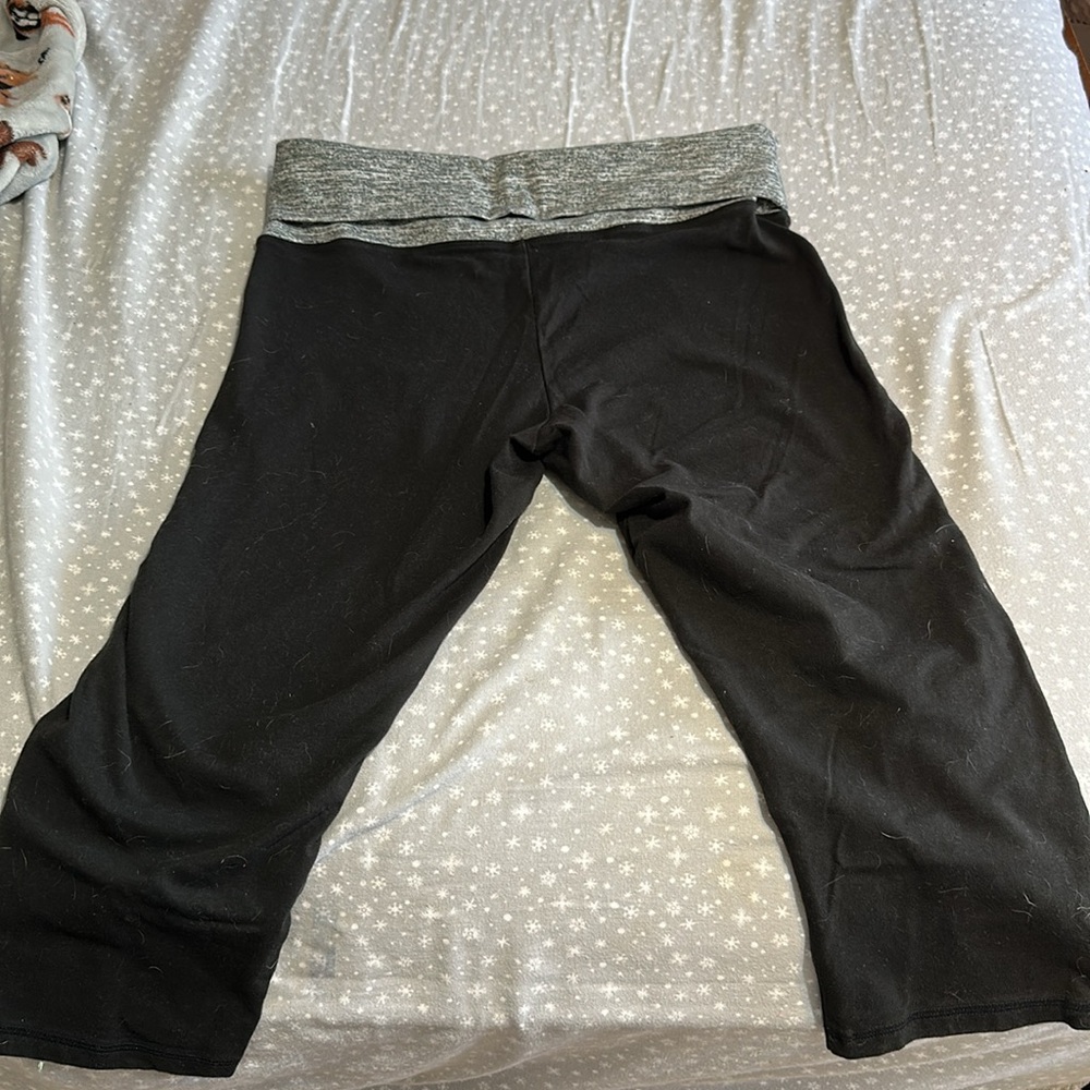 Throwback PINK Victoria secret yoga capris! - Picture 5 of 5